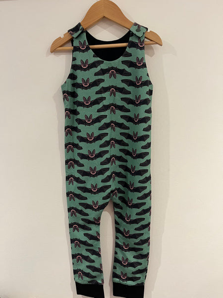 BNWOT Ex-stock Short Giraffe bat print romper 2-3Y