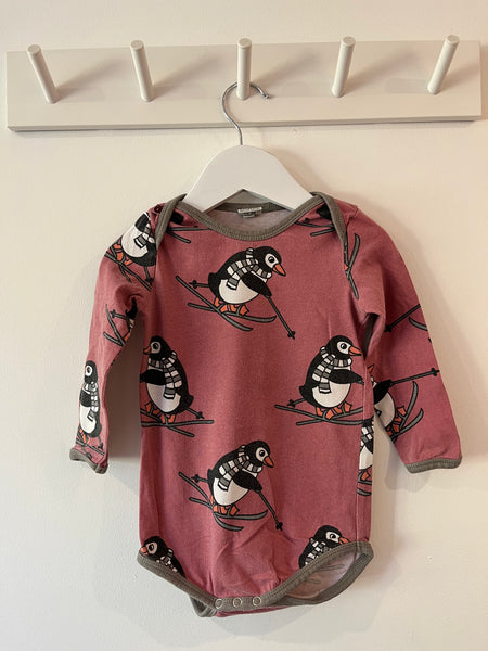 Smafolk skiing penguin bodysuit (80/9-12m) *running big*